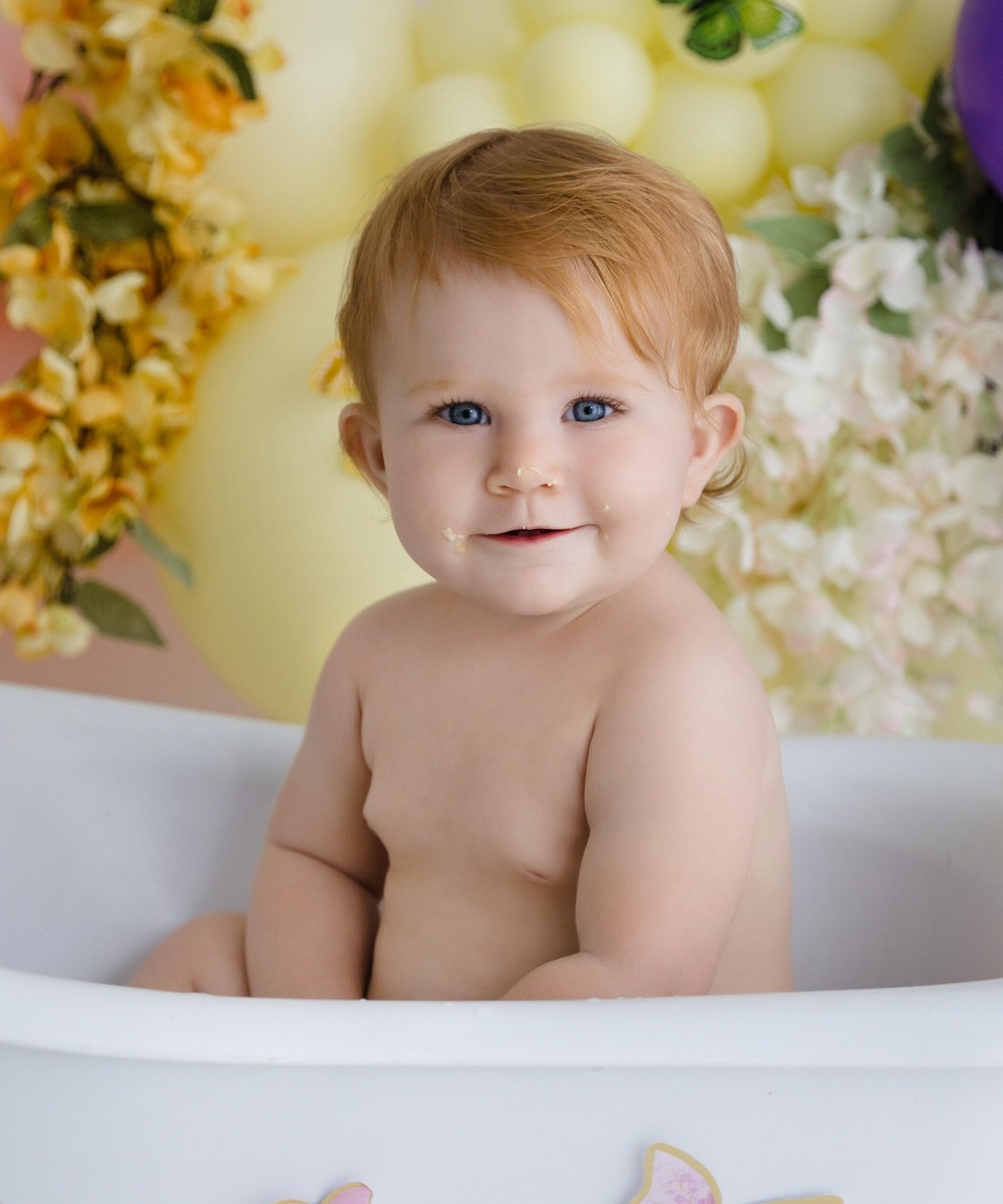 Pregnancy photo shoot in St Albans by Megan Foster